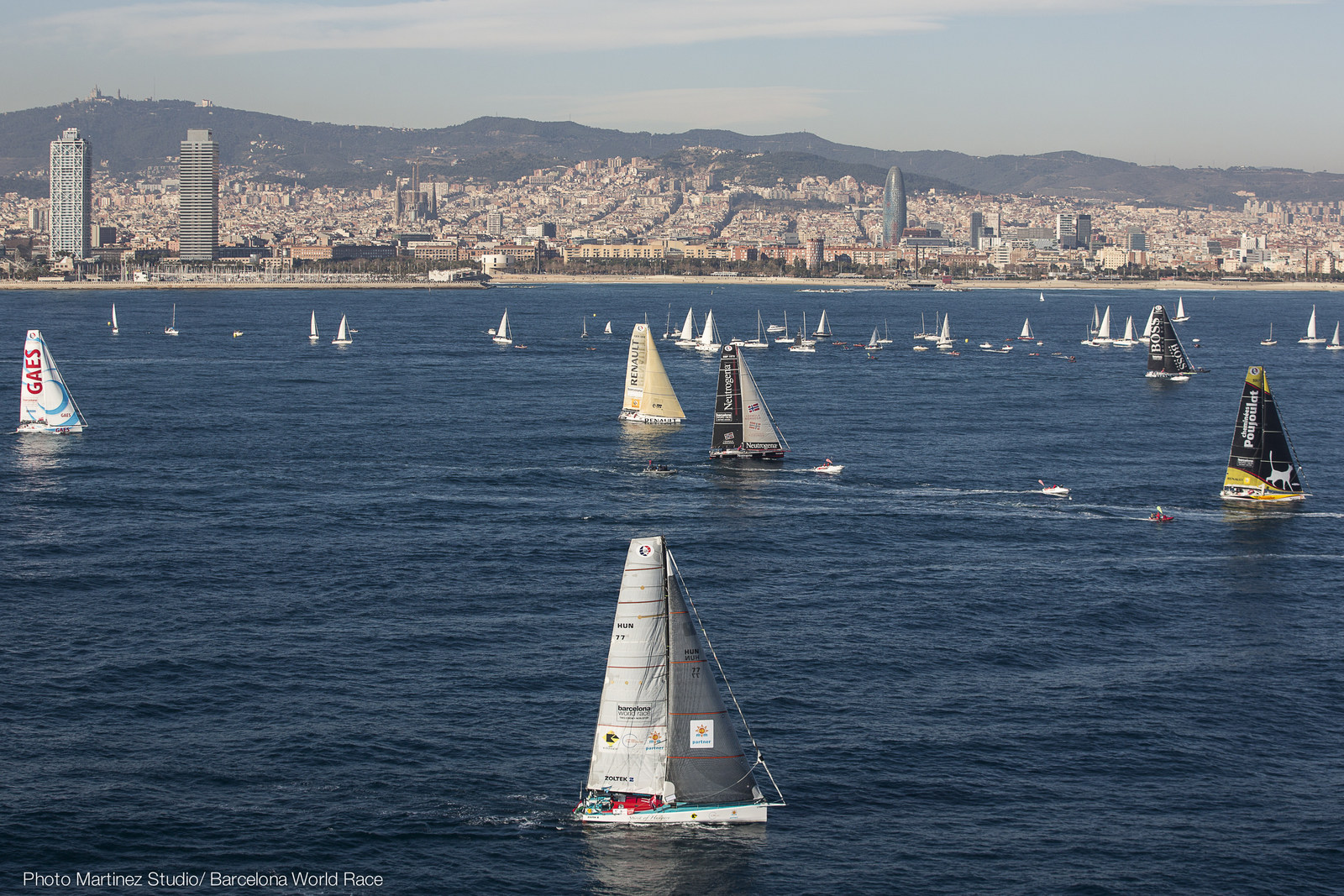 Barcelona World Race 2015 – Sun and Sons shine on Light Winds