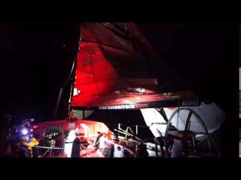 BREAKING NEWS: DONGFENG RACE TEAM BREAK MAST – CREW SAFE – 2015