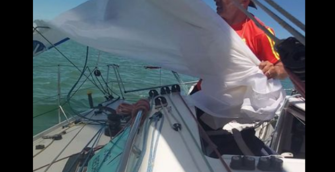 Solitaire du Figaro 2022 – Riechers mit Blackout und Wassereinbruch