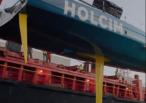 The Ocean Race 2023 – Leg 4 – Day 11 – Holcim auf Schiff verladen