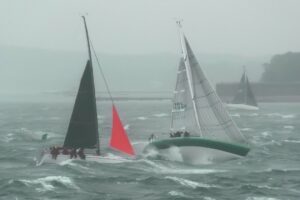 Fastnet Race 2023 – Video vom westlichen Ausgang des Solent – ab 08:00 wird’s heftig