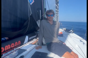 Lennart nach Stecker bei 20 kn durchs Boot geflogen und verletzt